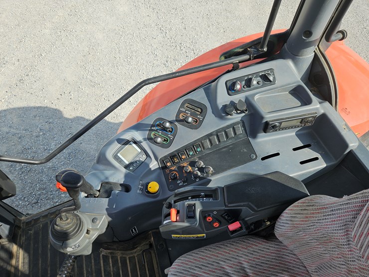 2014-kubota-m135gx-image-11