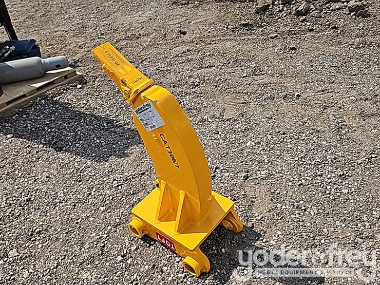 2025-caterpillar-305-image-3