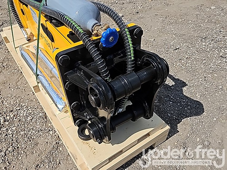 2025-caterpillar-304-image-9