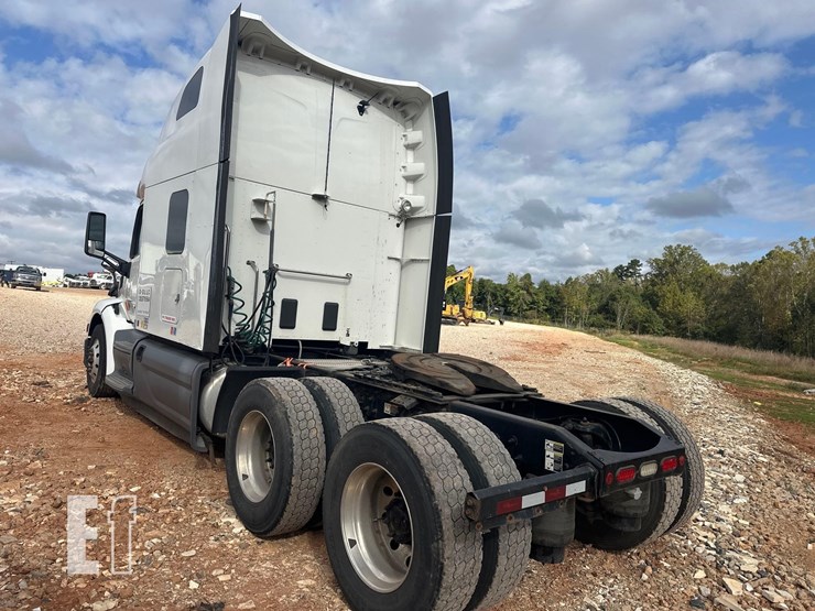 2020-peterbilt-579-image-8