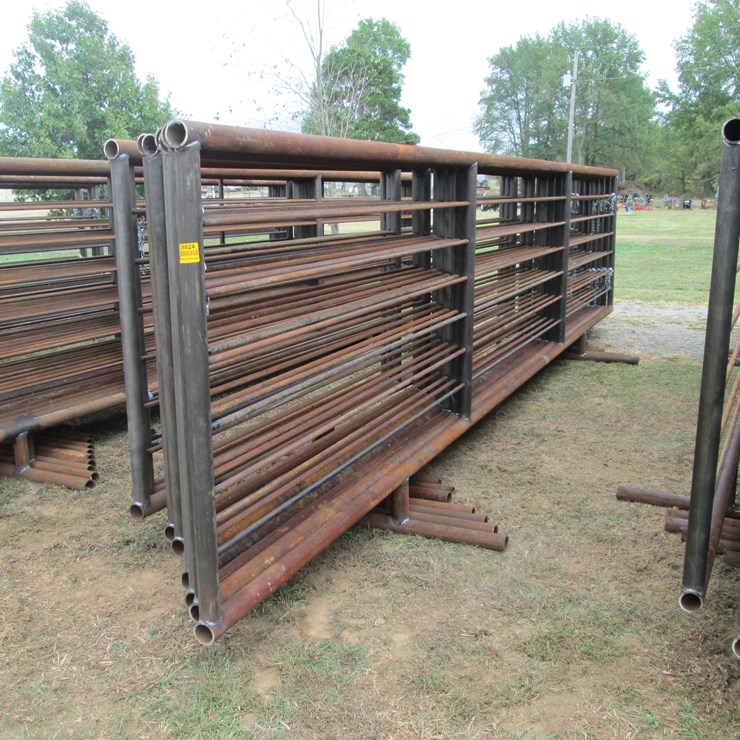 #70 • (9) Freestanding Panels & (1) Gate Inv # 29824