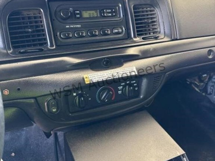 2008-ford-crown-victoria-sdn-image-19