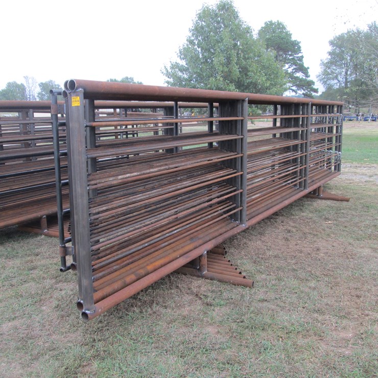 #66 • (9) Freestanding Panels & (1) Gate Inv # 29807