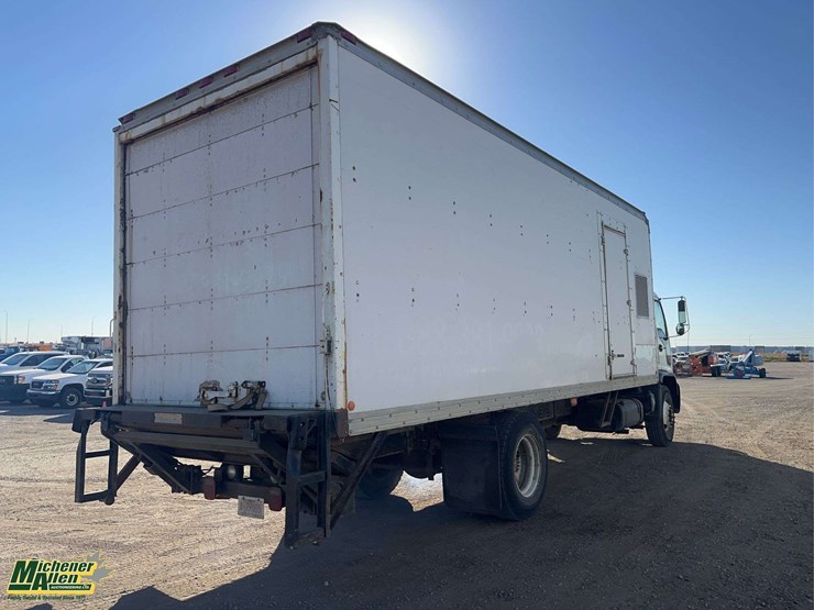 2002-gmc-t7500-image-4