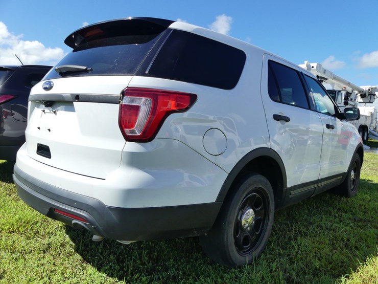2017-ford-explorer-image-3