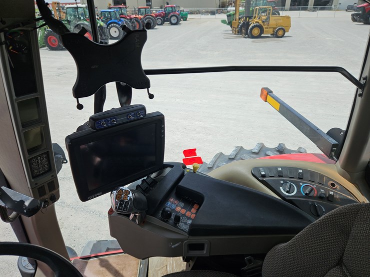 2011-case-ih-magnum-210-image-18