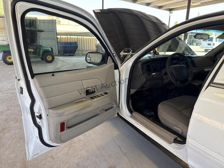 2009-ford-crown-victoria-sdn-image-20