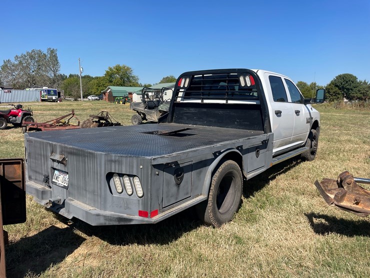 2017-dodge-3500-image-3