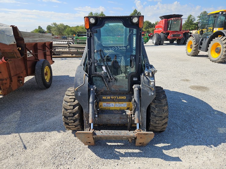 2014-new-holland-l223-image-2
