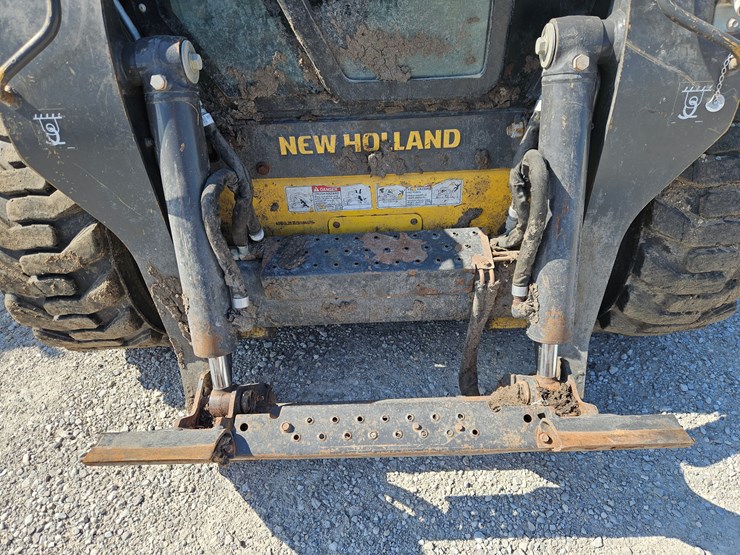 2014-new-holland-l223-image-3