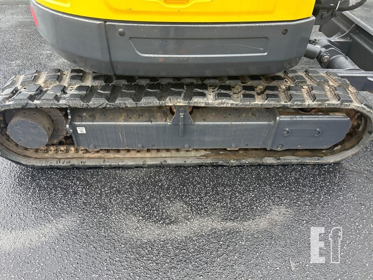 2023-new-holland-e60c-image-25