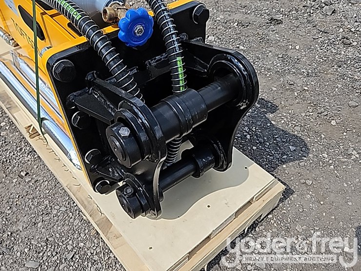 2025-caterpillar-304-image-9