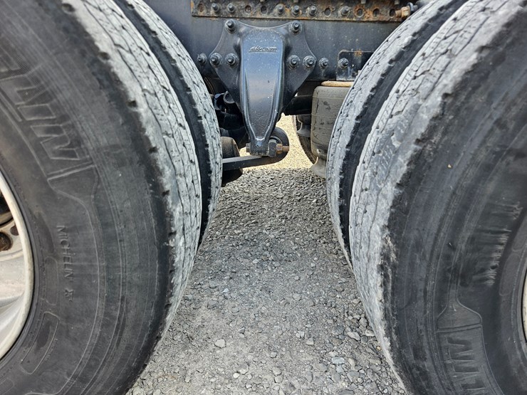2017-freightliner-cascadia-125-image-90