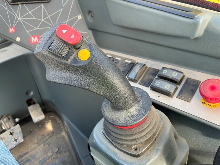 2022-magni-th5.15-telehandler-image-27