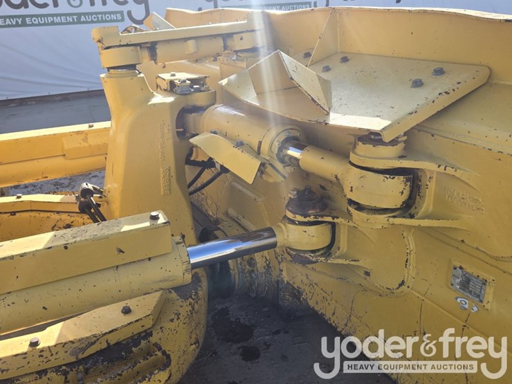 2020-komatsu-d61pxi-24-image-26