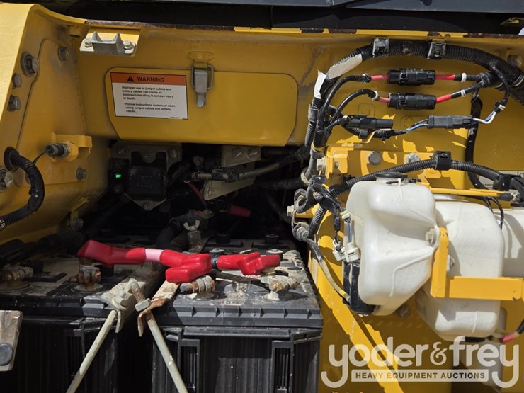 2018-komatsu-d61pxi-24-image-30