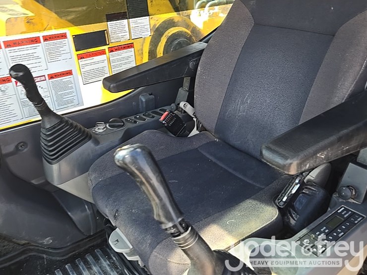 2022-komatsu-pc490-lc-11-image-63