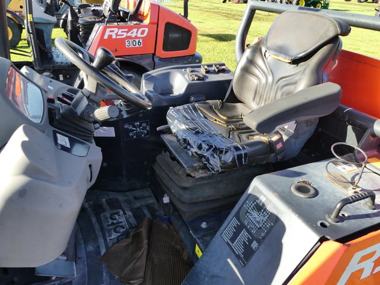 2020-kubota-r530-image-10