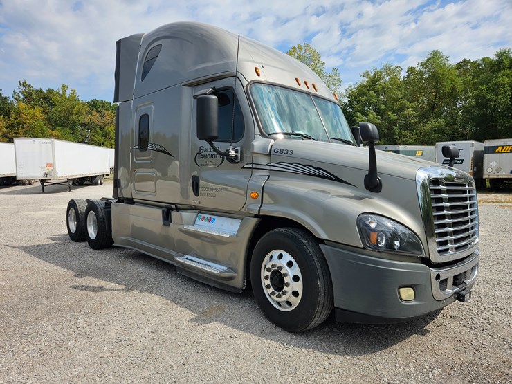 2017-freightliner-cascadia-125-image-26