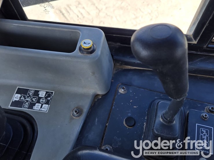 2018-komatsu-d61pxi-24-image-45