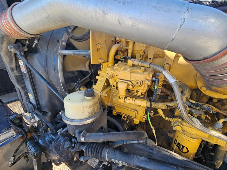 2013-peterbilt-389-image-37
