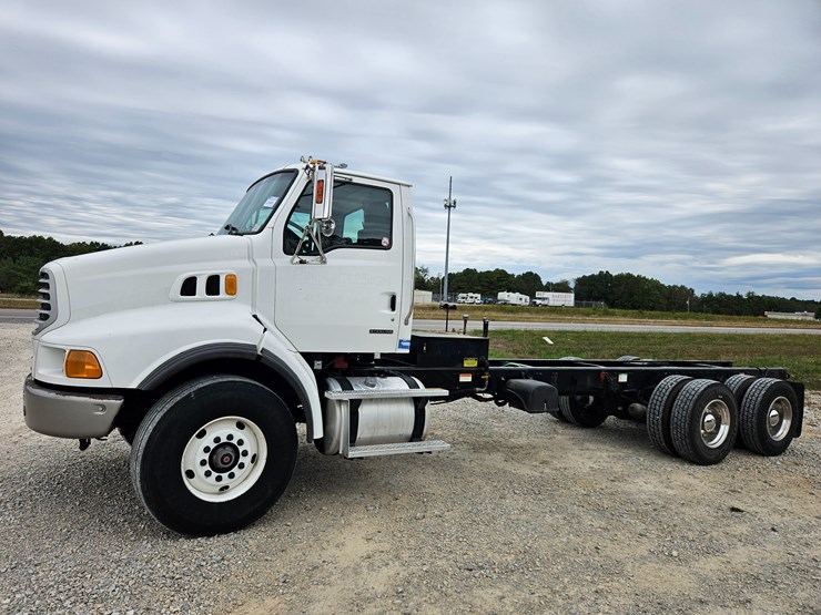 2008-sterling-l9500-image-5