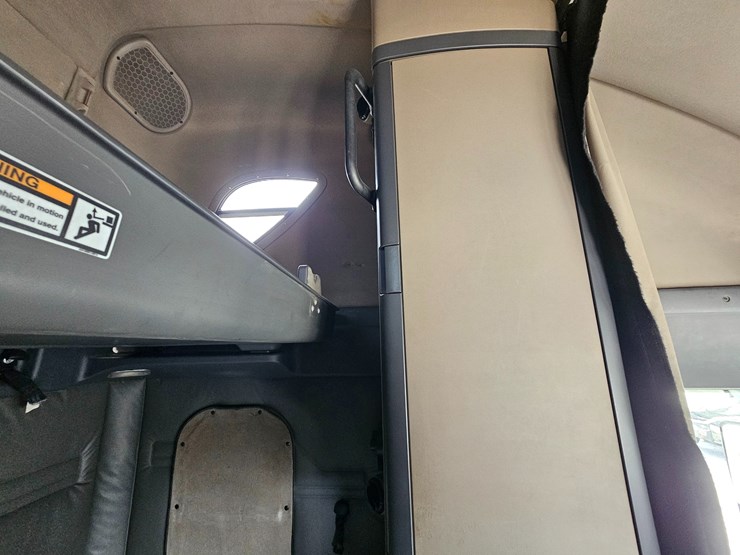 2017-freightliner-cascadia-125-image-70