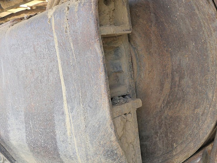 2011-caterpillar-320d-image-30