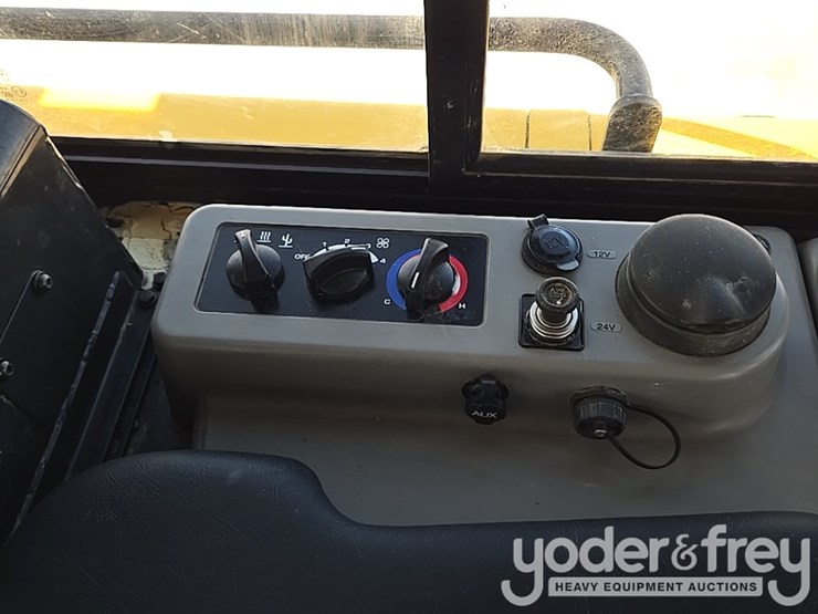 2022-komatsu-d71pxi-24-image-66