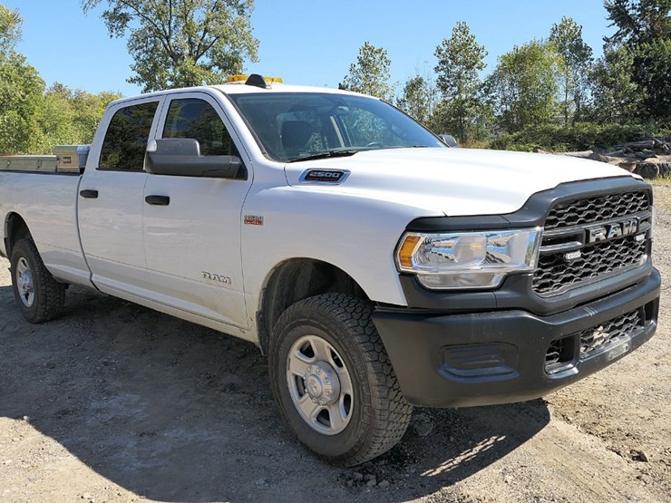 2020-dodge-ram-3500-image-5