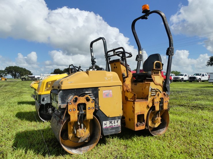 caterpillar-cb-114-image-1