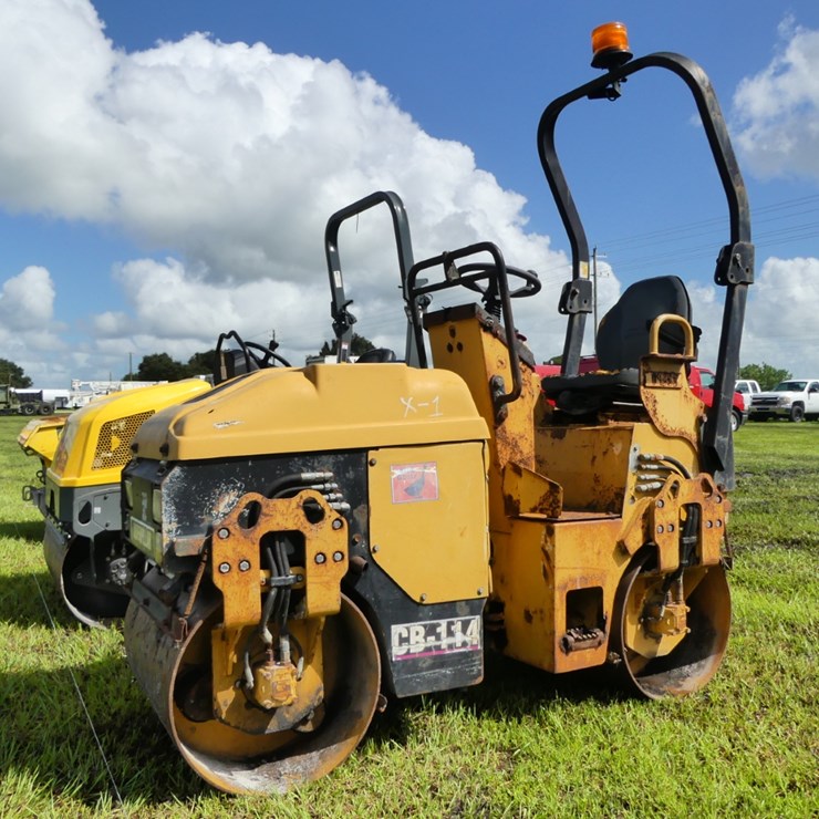 CATERPILLAR CB-114