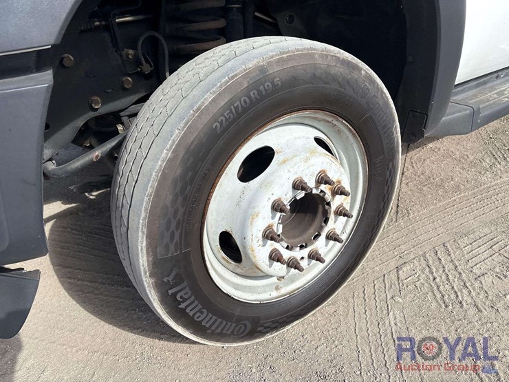 2015-ford-f550-image-22