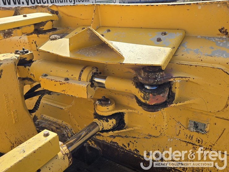 2018-komatsu-d61pxi-24-image-27