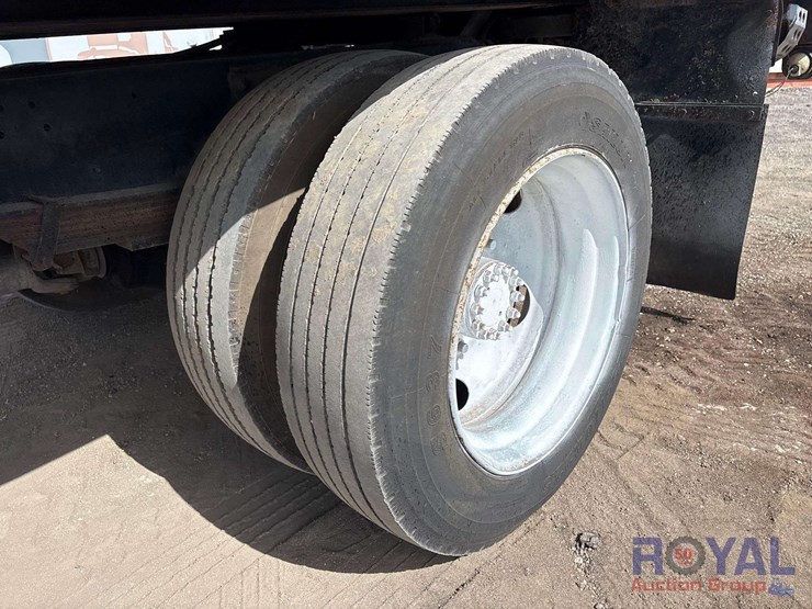 2003-ford-f550-image-25