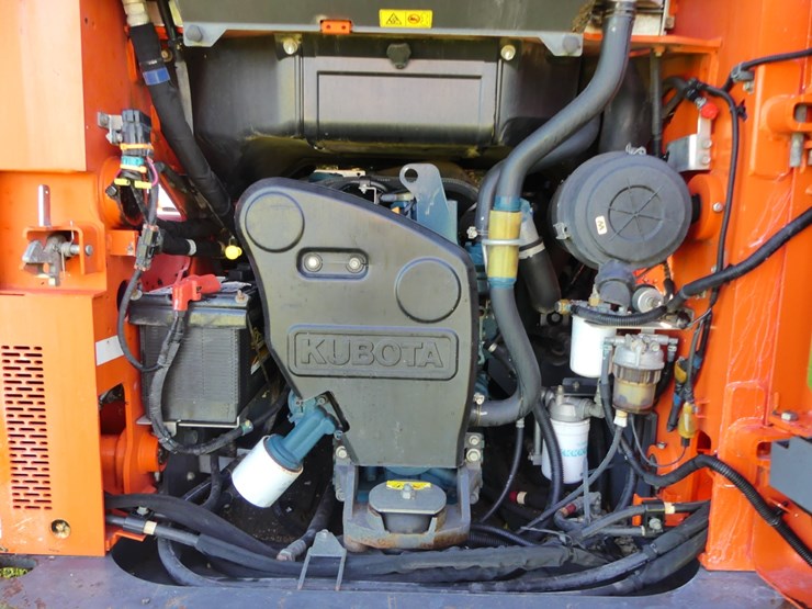 2017-kubota-ssv75-image-9
