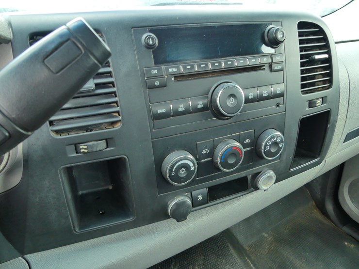 2011-chevrolet-2500hd-image-11