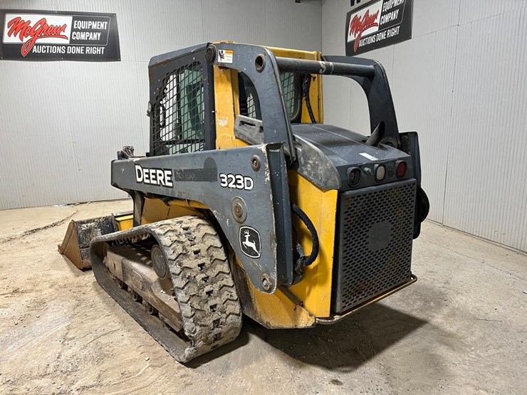 deere-323d-image-3