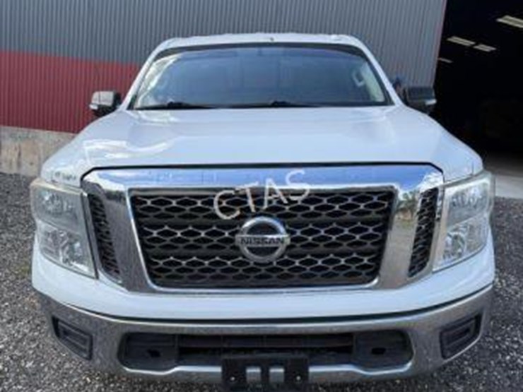 2017-nissan-titan-image-2