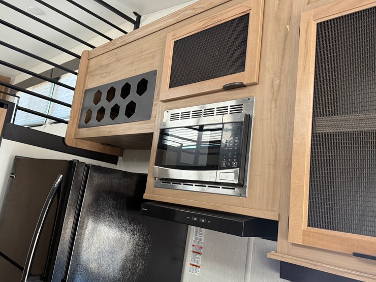 #6895-•-2024-forrest-river-timberwolf-mini-loft-camper-image-53