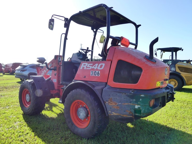 2021-kubota-r540-image-4