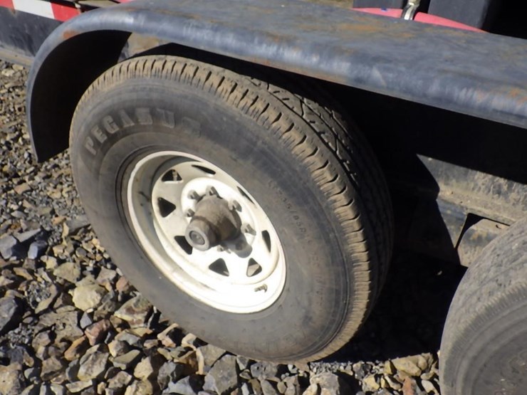 load-trail-12'-t/a-1,065-gallon-water-trailer-image-24