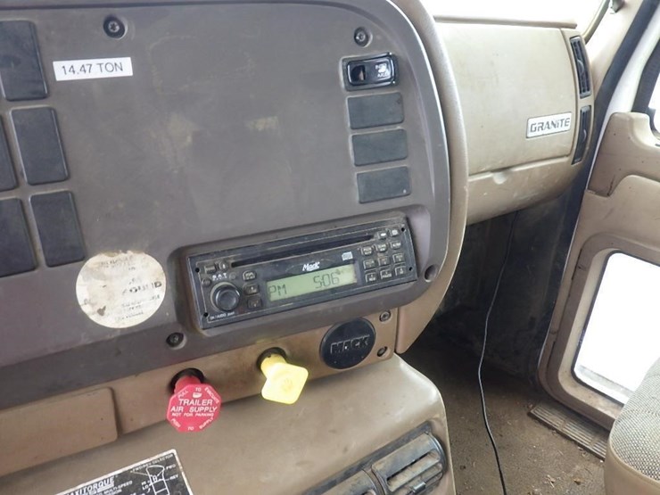 2005-mack-cv713-granite-15'-3-axle-dump-truck-image-31