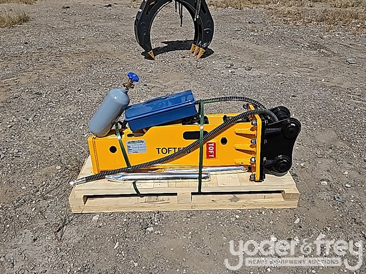 2025-caterpillar-304-image-2