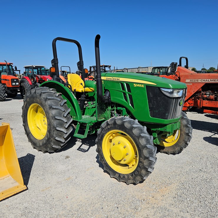 JOHN DEERE 5065E