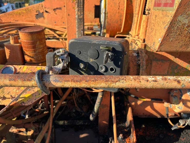 leeboy-8000t-paver-image-15