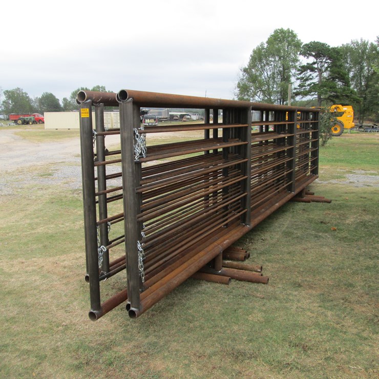 #61 • (9) Freestanding Panels & (1) Gate Inv # 29801