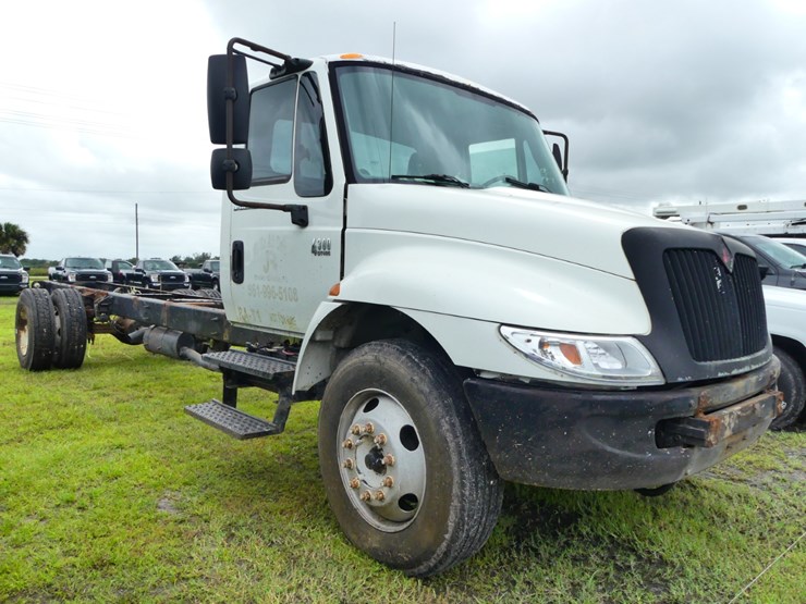 2002-international-4300-image-1