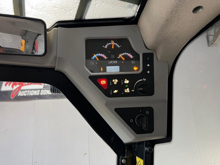 jcb-3ts-8t-image-25
