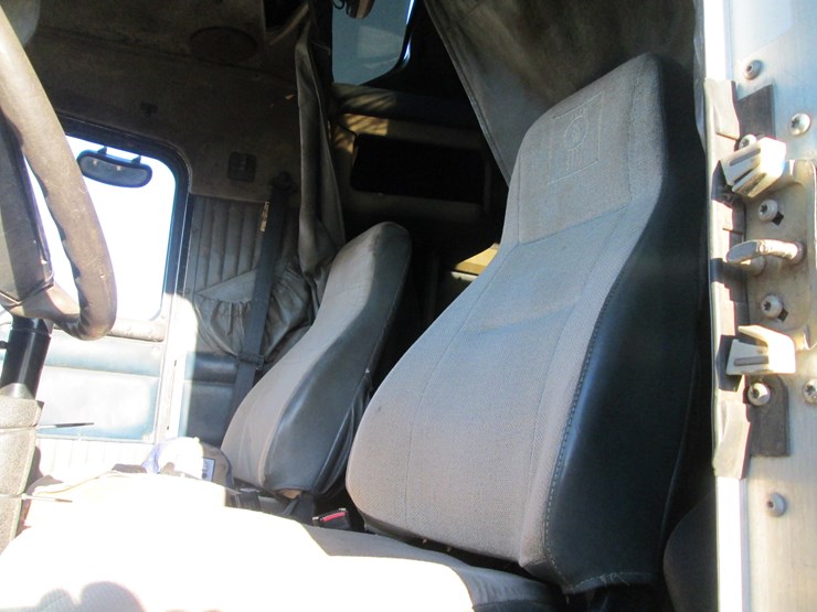 2001-kenworth-t600-image-35